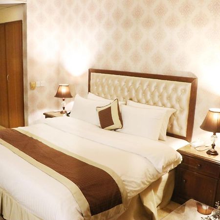 Shalimar Tower Hotel ลาฮอร์ ภายนอก รูปภาพ