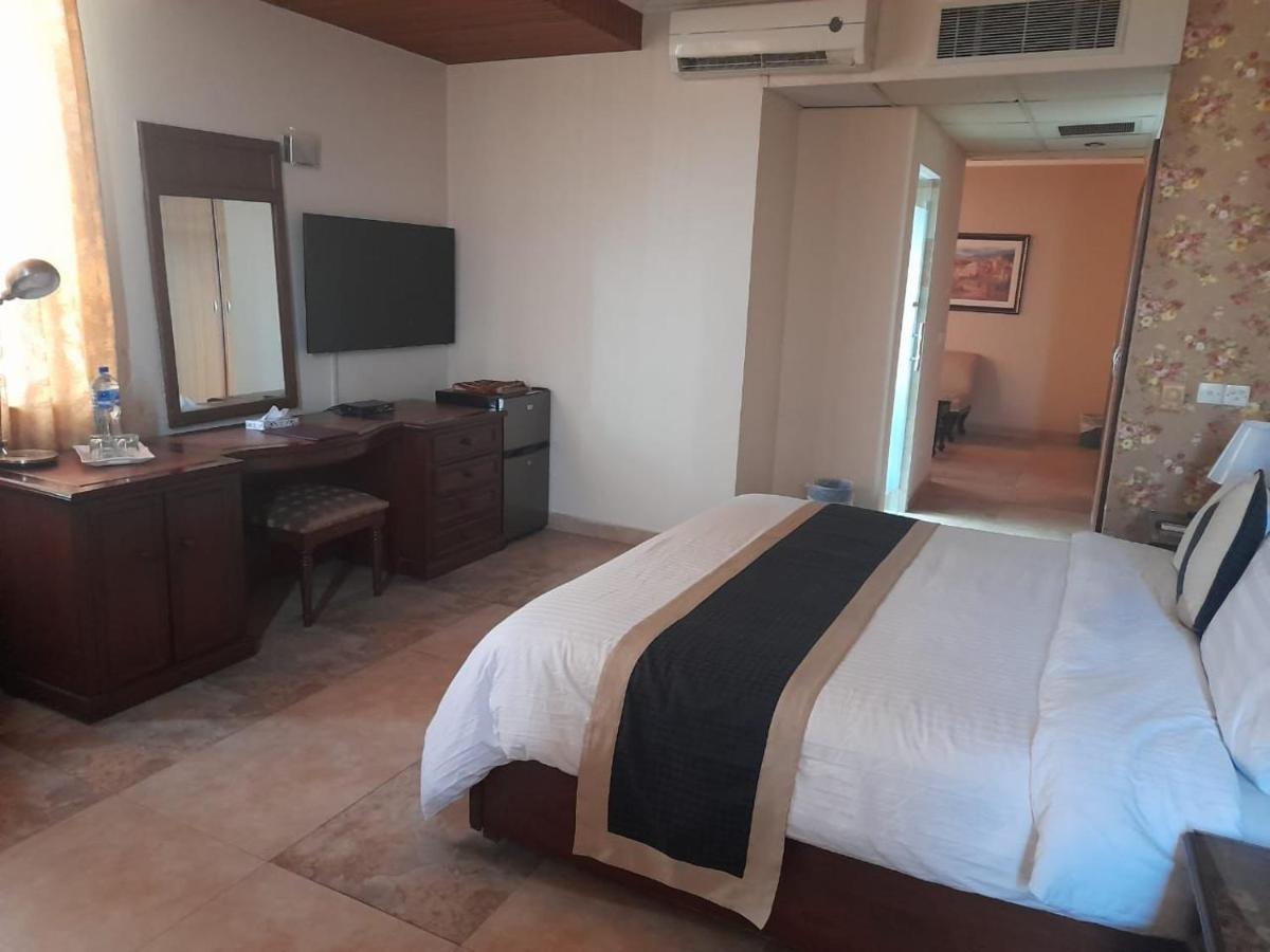 Shalimar Tower Hotel ลาฮอร์ ภายนอก รูปภาพ