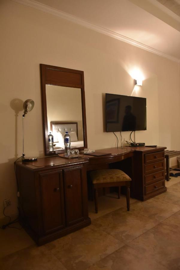 Shalimar Tower Hotel ลาฮอร์ ภายนอก รูปภาพ
