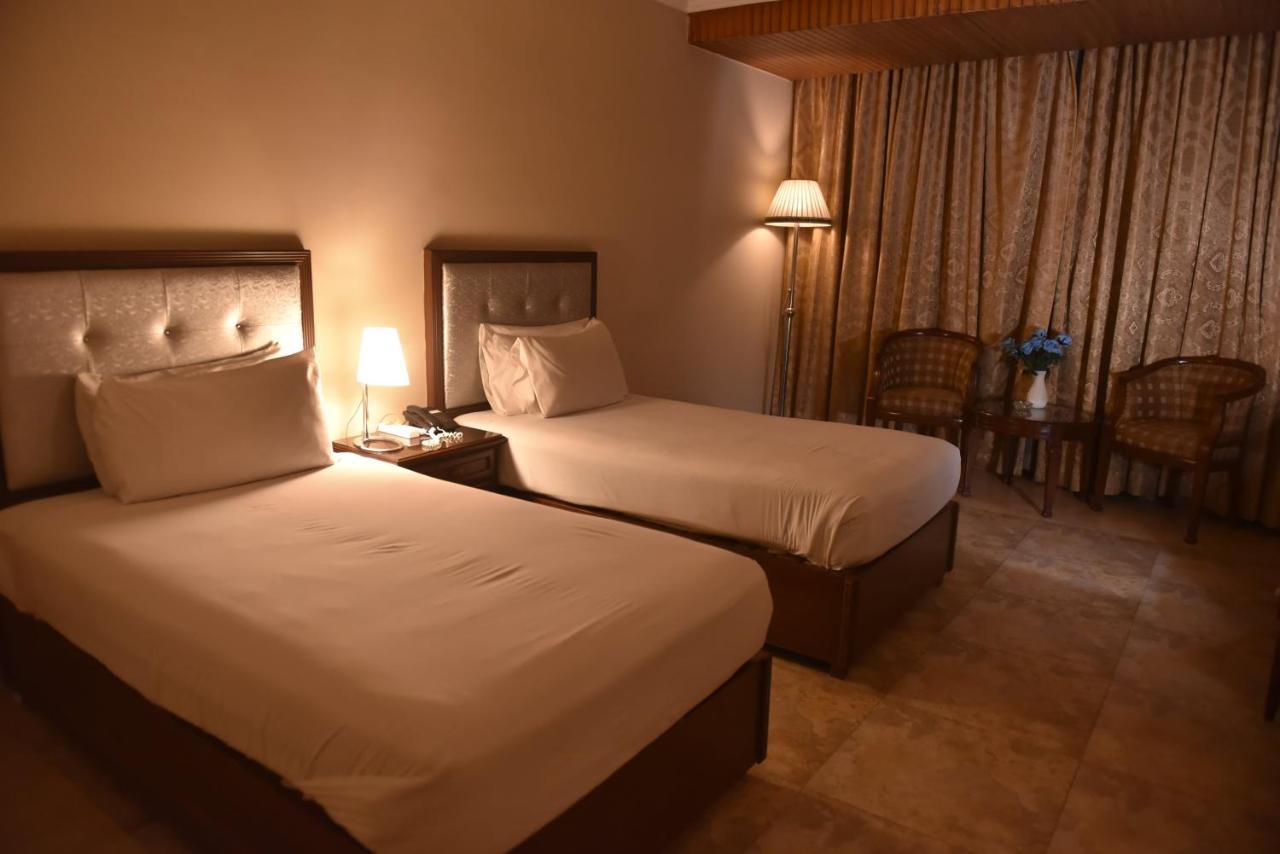 Shalimar Tower Hotel ลาฮอร์ ภายนอก รูปภาพ