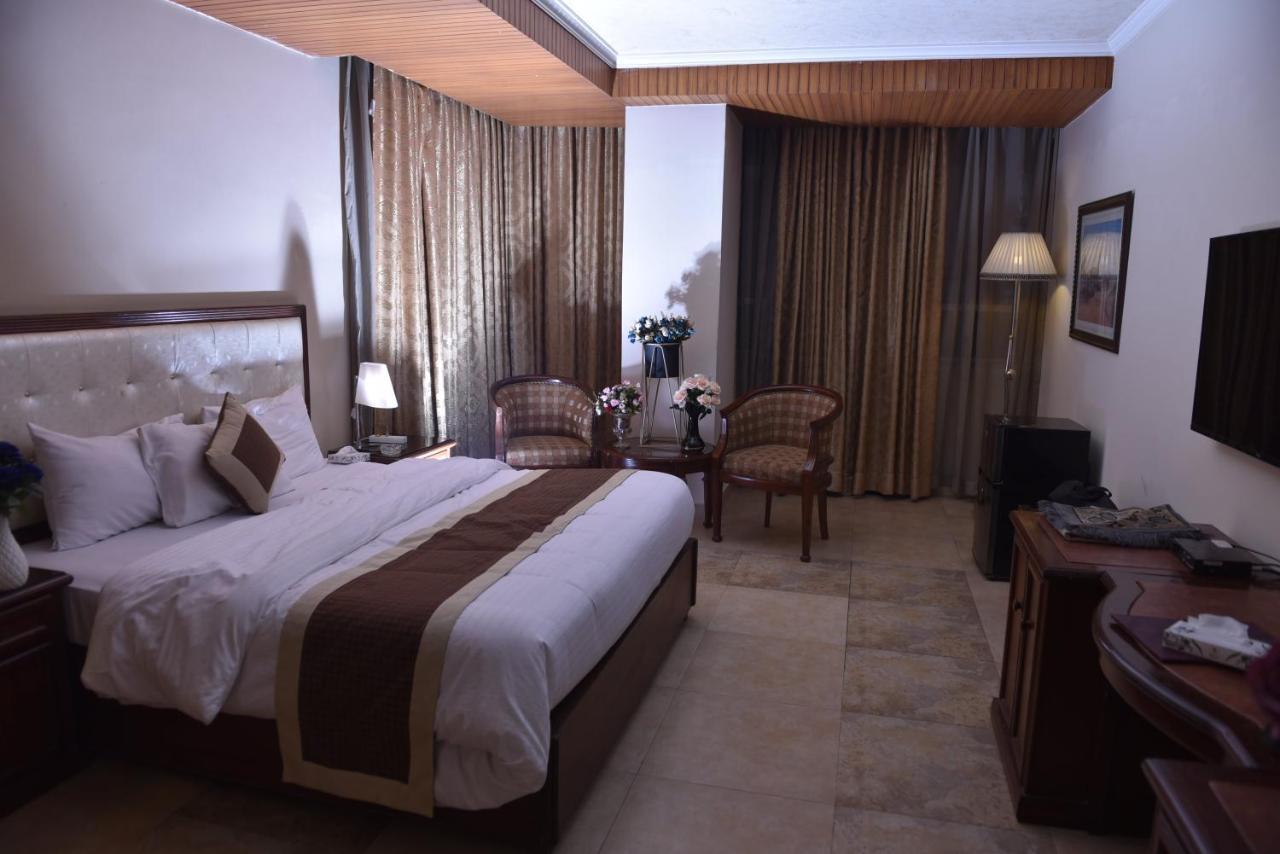 Shalimar Tower Hotel ลาฮอร์ ภายนอก รูปภาพ